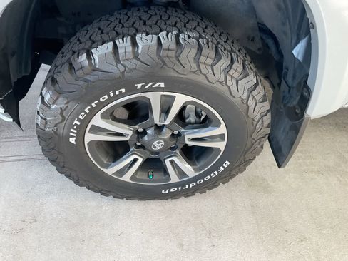 Used 2019 Toyota Tacoma TRD Sport AWD/4WD image 10