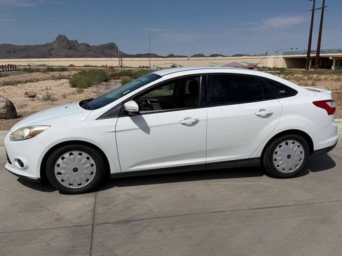 Used 2014 Ford Focus SE FWD image 4