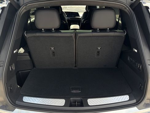 New 2026 Cadillac Vistiq Platinum image 11