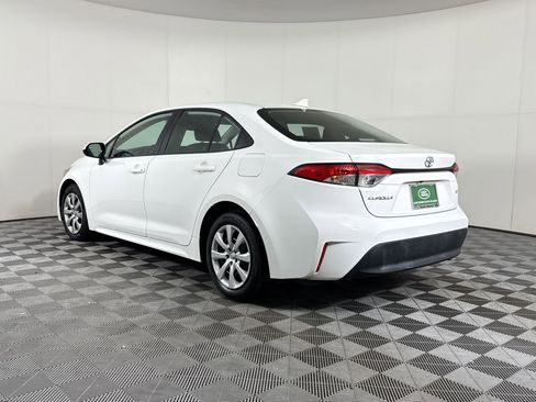 Used 2023 Toyota Corolla LE image 3