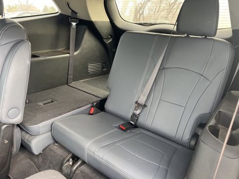 Used 2018 Buick Enclave Essence image 15