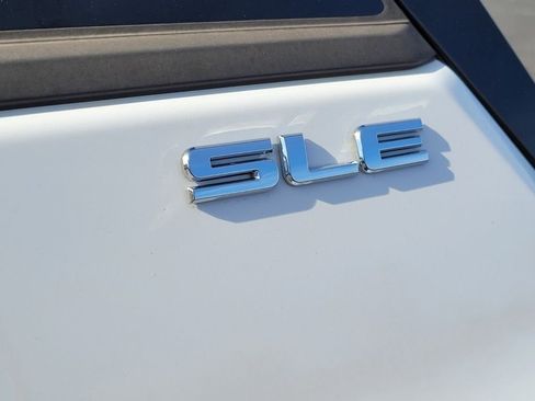 Used 2020 GMC Terrain SLE w/ Driver Convenience Package FWD image 8