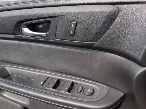Used 2015 Chevrolet Traverse LT w/ LPO, 'HIT The Road' Package FWD image 16