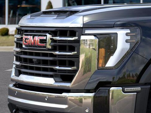 New 2025 GMC Sierra 2500 SLE w/ SLE Value Package; image 31