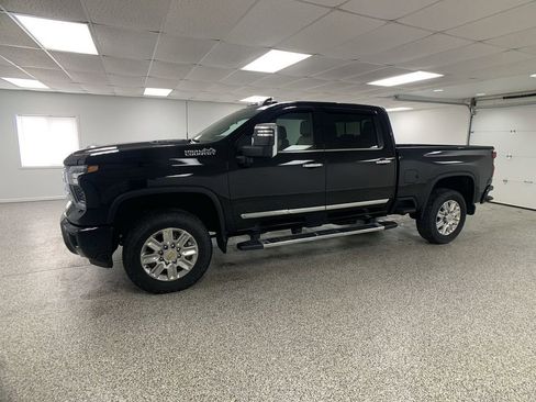 Used 2024 Chevrolet Silverado 2500 High Country w/ Technology Package AWD/4WD image 4