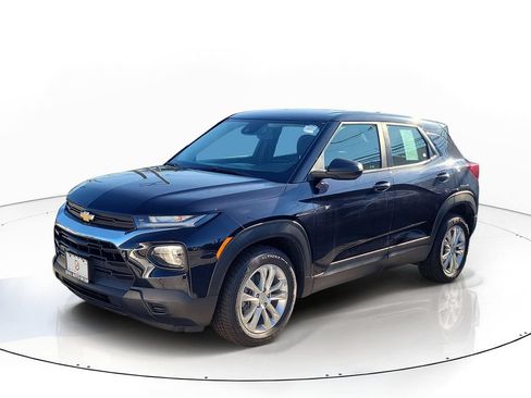 Used 2021 Chevrolet TrailBlazer LS FWD image 2