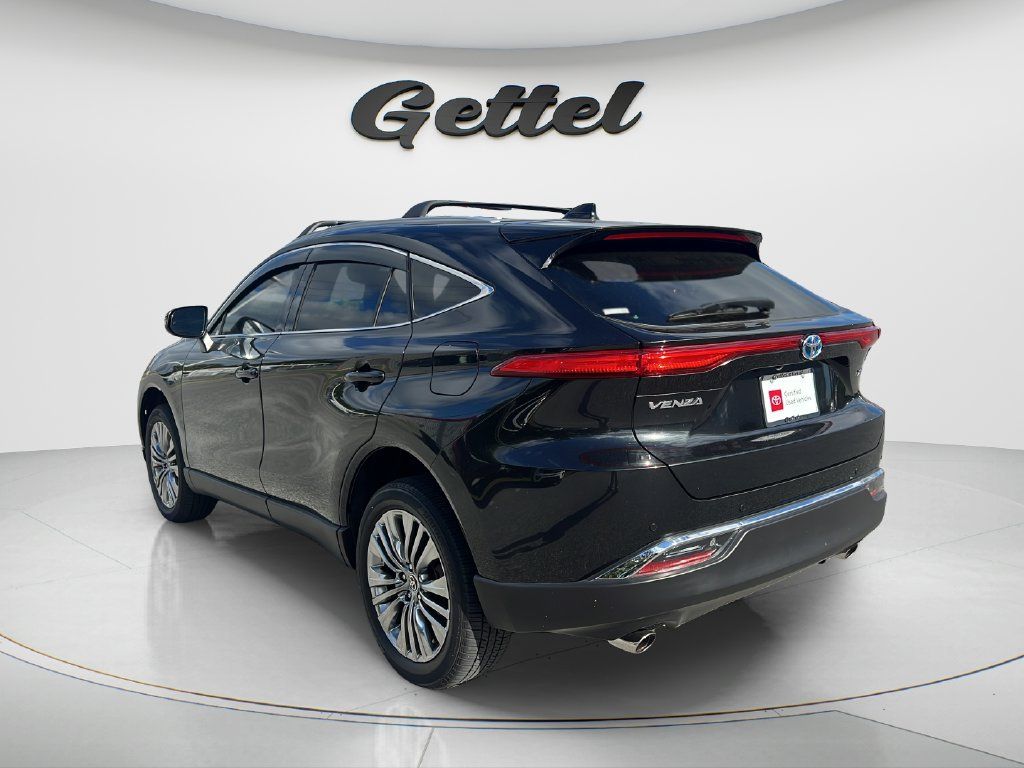 Used 2023 Toyota Venza XLE AWD/4WD image 7