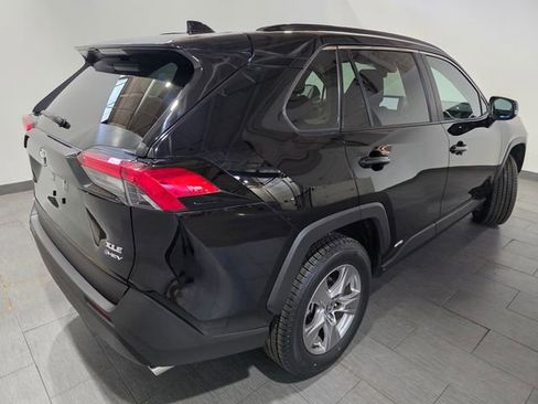 Used 2025 Toyota RAV4 XLE image 5