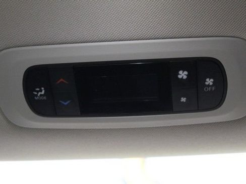 Used 2023 Chrysler Voyager LX FWD image 12
