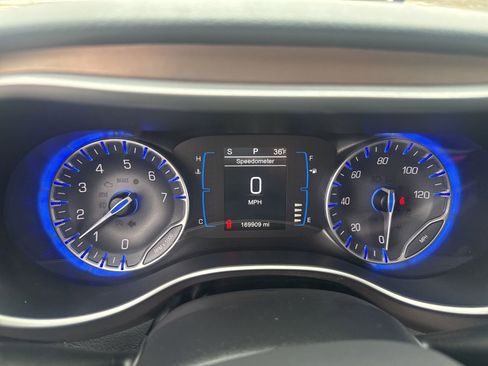 Used 2017 Chrysler Pacifica Touring-L image 21