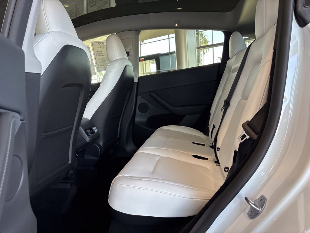Used 2025 Tesla Model Y Long Range AWD/4WD image 34