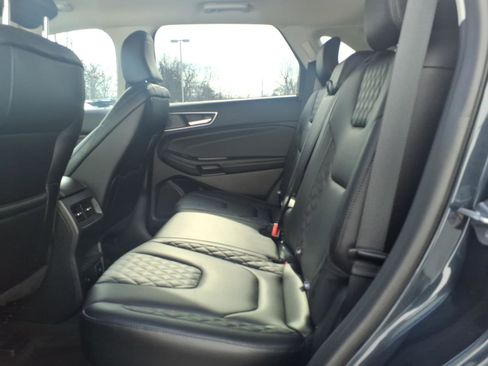 Certified 2024 Ford Edge Titanium image 9