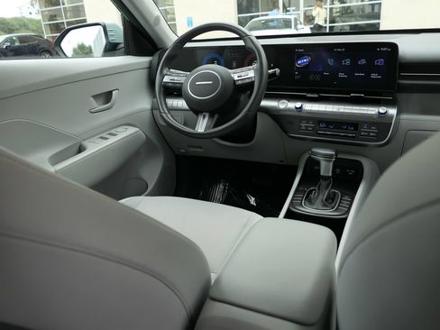 Used 2024 Hyundai Kona SEL FWD image 25