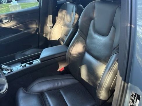 Used 2022 Volvo XC60 B5 Inscription w/ Climate Package AWD/4WD image 11