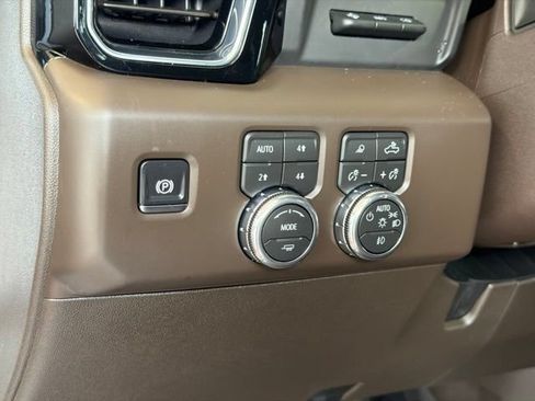 Used 2026 GMC Sierra 3500 Denali w/ Denali Reserve Package AWD/4WD image 25