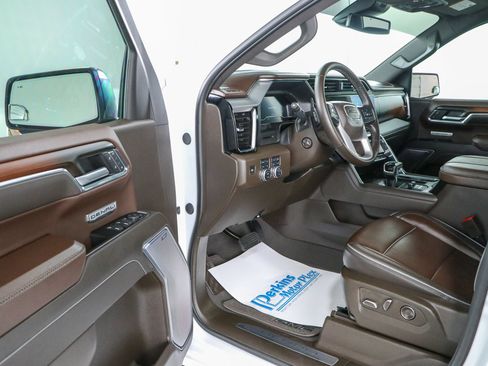 Used 2025 GMC Sierra 1500 Denali AWD/4WD image 3