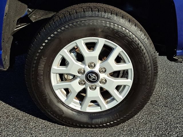 Used 2025 Toyota Tacoma SR5 AWD/4WD image 11