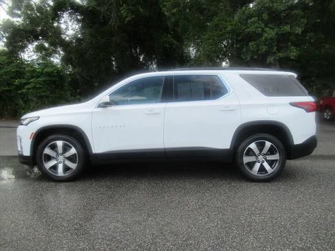 Used 2023 Chevrolet Traverse LT w/ LT Premium Package AWD/4WD image 4