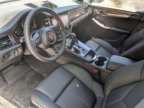 New 2026 Porsche Macan AWD/4WD image 4