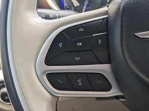 Used 2018 Chrysler Pacifica Limited w/ Tire & Wheel Group FWD image 33