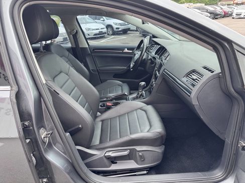 Used 2017 Volkswagen Golf S FWD image 17