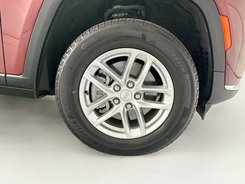 Used 2024 Jeep Grand Cherokee L Laredo RWD image 30