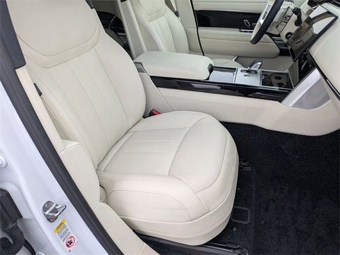 Used 2025 Land Rover Range Rover Long Wheelbase SE image 18
