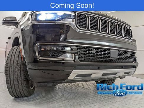 Used 2024 Jeep Wagoneer L Series III w/ Premium Group I AWD/4WD image 25