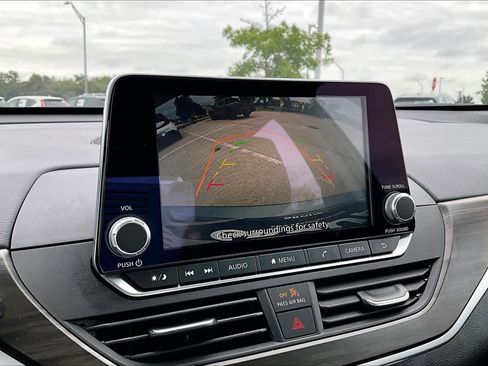Used 2025 Nissan Altima 2.5 SV FWD image 27