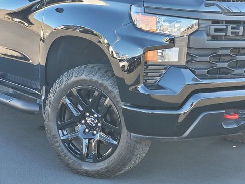 Used 2025 Chevrolet Silverado 1500 Custom Trail Boss w/ LPO, Dark Essentials Package AWD/4WD image 3