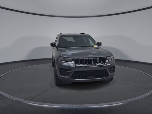 New 2025 Jeep Grand Cherokee Laredo w/ Luxury Tech Group I AWD/4WD image 4