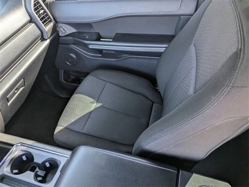 Used 2021 Ford Expedition XLT image 19