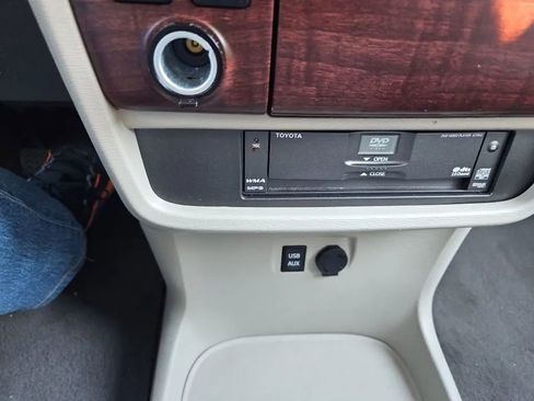 Used 2013 Toyota Sienna XLE w/ Premium Pkg image 35