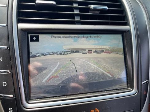 Used 2018 Lincoln MKX Reserve w/ Cargo Utility Package FWD image 6