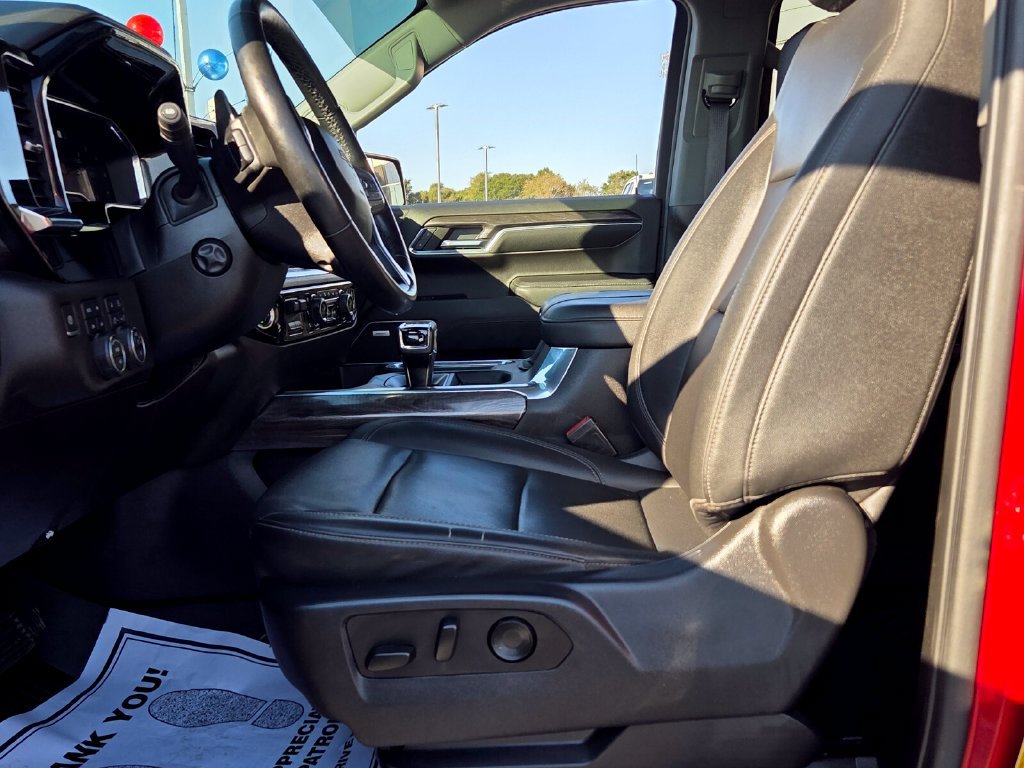 Used 2023 Chevrolet Silverado 1500 LTZ AWD/4WD image 3