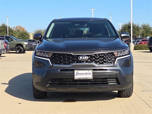 Used 2021 Kia Sorento LX image 2