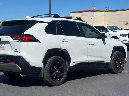 Used 2024 Toyota RAV4 SE w/ Convenience Package AWD/4WD image 3