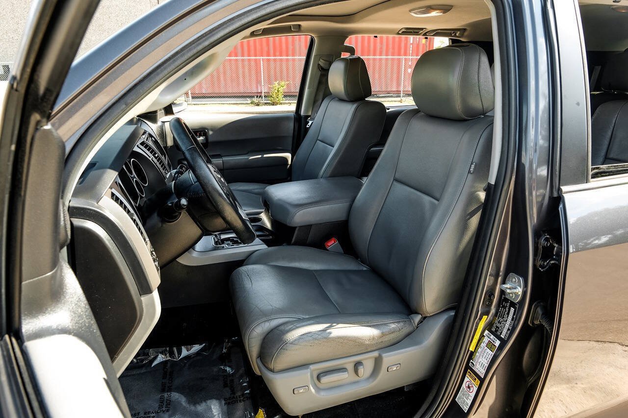 Used 2015 Toyota Sequoia Limited AWD/4WD image 39