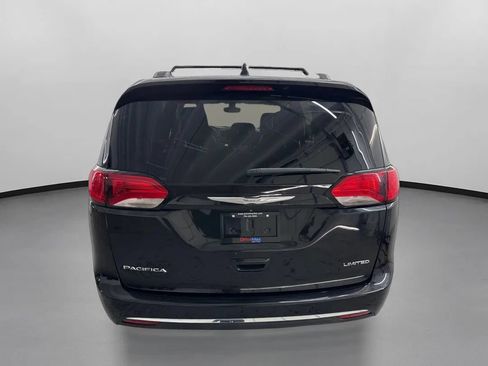 Used 2017 Chrysler Pacifica Limited FWD image 8