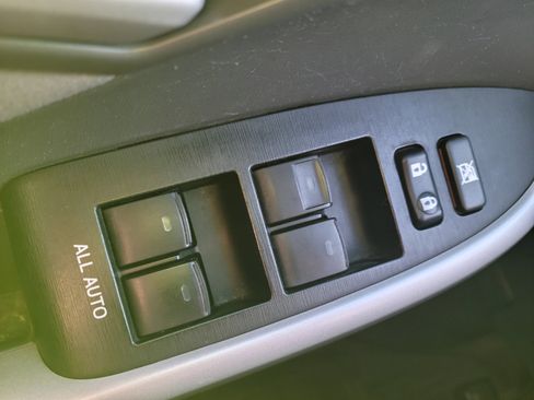 Used 2011 Toyota Prius Five image 15