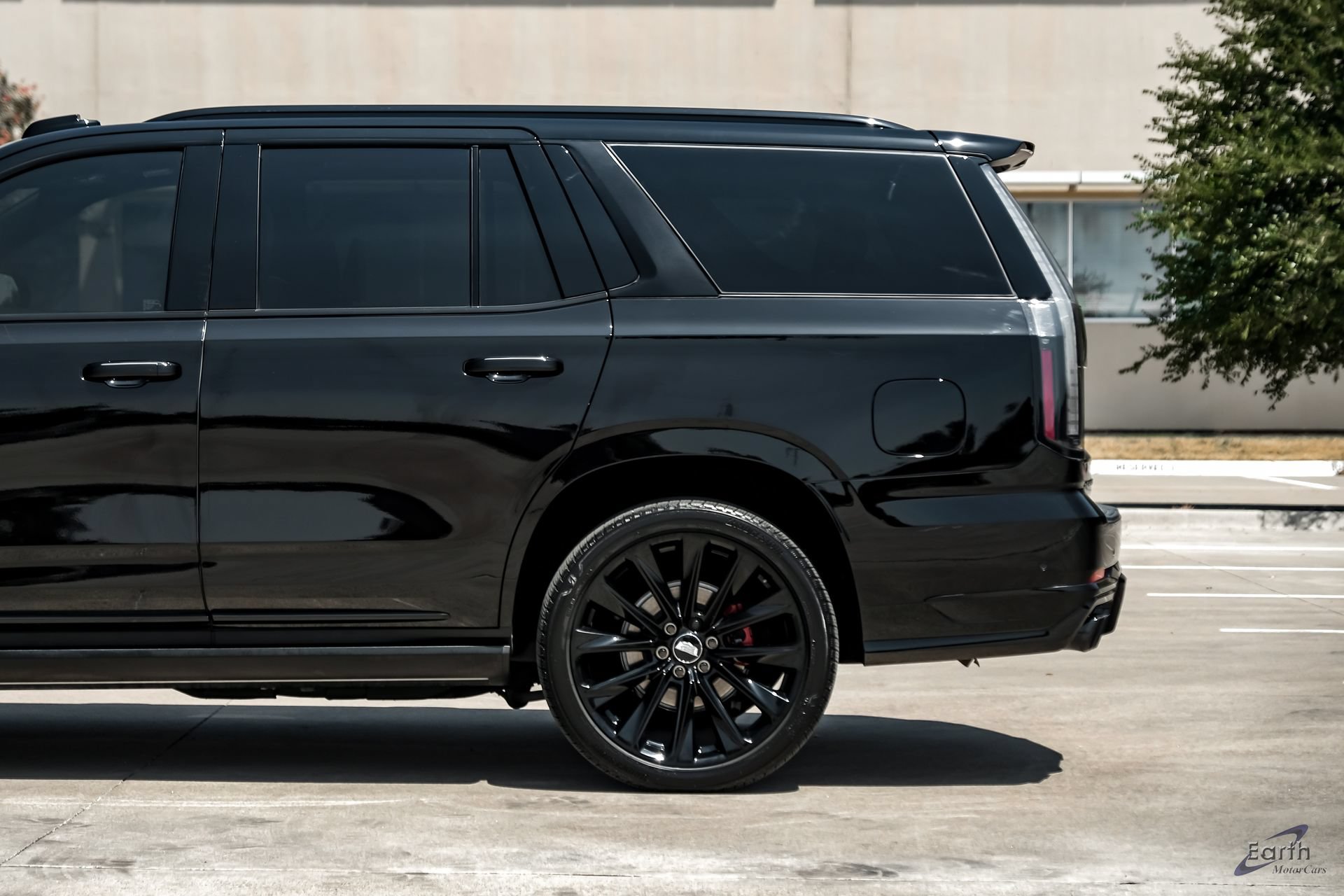 Used 2026 Cadillac Escalade V w/ LPO, ONYX Package AWD/4WD image 9
