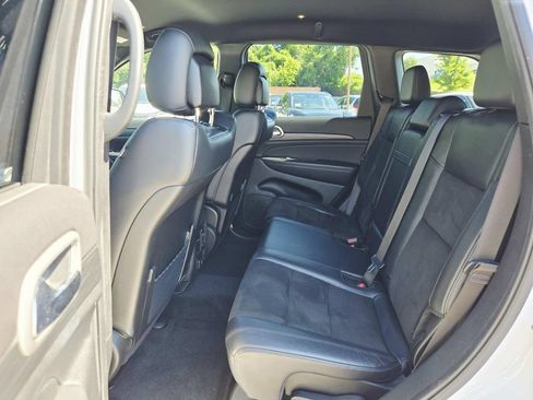 Certified 2022 Jeep Grand Cherokee Laredo X AWD/4WD image 12