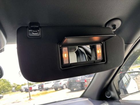 Used 2021 Jeep Grand Cherokee Laredo AWD/4WD image 27