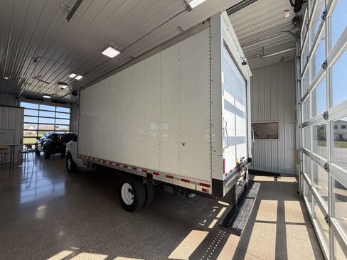 Used 2021 Ford E-450 and Econoline 450 Super Duty w/ Power Windows & Locks Group image 3