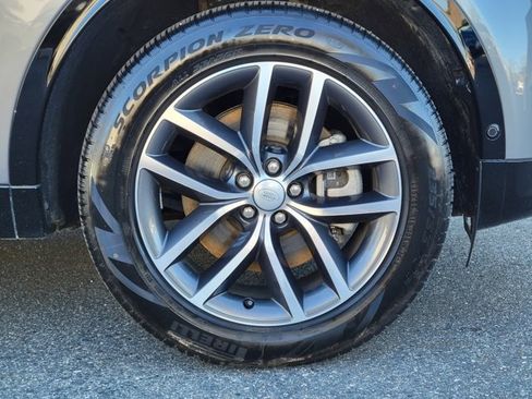 Used 2025 Land Rover Discovery Sport Dynamic SE image 15