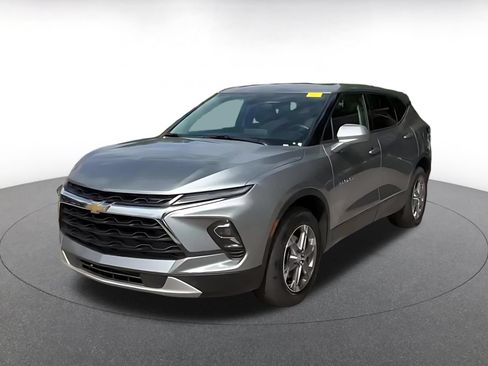 Used 2026 Chevrolet Blazer LT FWD image 5