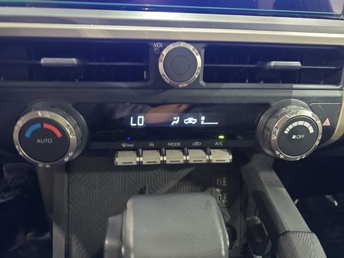 Used 2025 Toyota Tacoma TRD Sport AWD/4WD image 24