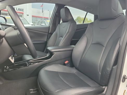 Used 2019 Toyota Prius Prime Premium image 16