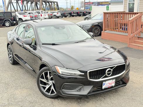 Used 2020 Volvo S60 T5 Momentum w/ Protection Package image 2