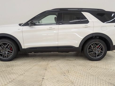 New 2026 Ford Explorer ST-Line w/ ST-Line Street Pack image 2